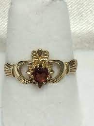 Vintage Irish Claddagh Ring 9k Gold And Garnet Or Ruby With Hallmarks Size 6 1 2 Hands Holding Heart And Crown Irish Ring Claddagh Celtic Wedding Rings Engagement Ring Buying Guide