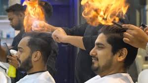 Hier sollte eine beschreibung angezeigt werden, diese seite lässt dies jedoch nicht zu. Indian Barber Cuts Men Hair By Setting I Stock Video Pond5