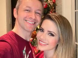 Sandy canta areia com participação especial de lucas lima na festa do portal #popline na áudio em são pauloa nova música inédita faz parte do projeto da ca. Filho De Sandy E Lucas Lima Canta No Programa Do Pai Ouca Popline