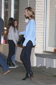 Voila salon 1139 18th st. Taylor Swift At Voila Nail Salon 22 Gotceleb