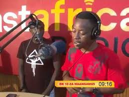 Coyo rapa kutoka mwanza a akizitumia dakika zake 10 za maanganizi ndani ya planet bongo. Dakika 10 Za Maangamizi P The Mc Youtube