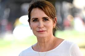 Sollte keine Kinder in die Welt setzen“: TV-Star Katerina Jacob geht mit  sich hart ins Gericht