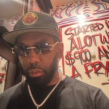 Please help me wish my Big sister Amber Craig a Happy Birthday She's  probably gonna kill me for posting a pic of her so y'all make it worth it  😂🤷🏽‍♀️ 🎂 #birthday #