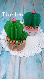 Les nombreuses variétés de cactus et la diversité de leurs formes et de leurs couleurs vous permettrons de réaliser en intérieur de magnifiques décorations végétales. Diy Paper Cactus Decoration Video Paper Crafts Paper Crafts Diy Kids Paper Crafts Diy