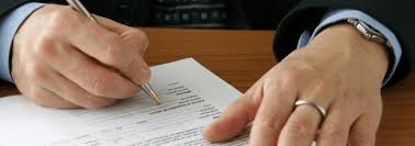 Ein arbeitsvertrag regelt die rechte und pflichten innerhalb eines arbeitsverhältnisses zwischen arbeitgeber und arbeitnehmer. Arbeitsvertrag Das Muss Drinstehen Arbeitsrecht 2021
