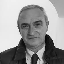 Libragioni: un libro un vino ad Ortona Caligola e l'attaccapanni di Angelo  Orlando