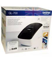 Imprime até 93 etiquetas por minuto sem desperdiçar uma única etiqueta, com corte automático e conexão a bases de dados. Impresora Etiqueta Brother Gmtextil