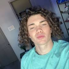 Ian Lundy's Instagram, Twitter & Facebook