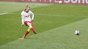 From his wife or girlfriend to things such as his tattoos, cars, houses, salary & net worth. Bild Forsberg Verlangert Bei Rb Leipzig Bis 2025