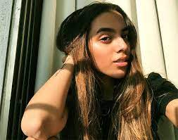 After all, having anurag kashyap as a dad, she surely has some big boots to fit in, and we can surely tell from the looks of her popularity on instagram, she's doing very well. Meet Anurag Kashyap S Daughter Aaliyah Rediff Com Movies