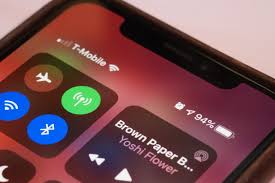 There is a simple battery icon located in the top corner of the sidebar above the image of your phone. How To Show Battery Percentage On Your Iphone Digital Trends