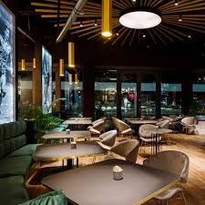 Chaises et tables pour cuisine, séjour ou bureau : Ensemble Table Et Chaises Contemporain Atepaa Pent En Bois D Interieur Pour Restaurant