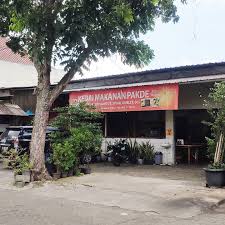 Kedai Makan Pakde Mulai dari yang bertipe kering seperti iga bakar sampai yang berkuah seperti sop iga sapi. facebook