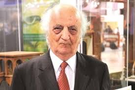 Arap edebiyatı tarihi ve i̇slam milletleri ve devletleri tarihi gibi çalışmalarındaki eksiklikleri fark. Fuat Sezgin Fuat Sezgin Kimdir