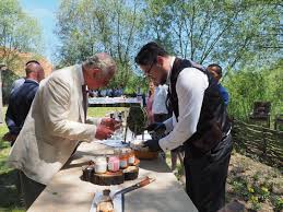 Printul charles este in a doua vizita oficiala in romania, in afara unor alte vizite neoficiale.in legatura cu aceste vizite exista si puncte de vedere care probabil nu au acoperire in realitate Transylvania Village Resort Takes Over Management Of Prince Of Wales House In Viscri Romania Insider