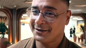 Karina Bacchi desafia Daniela Albuquerque em aula de ballet fitness