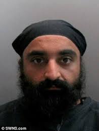 Pickpocket gang is jailed after stealing over 1,000 mobile phones