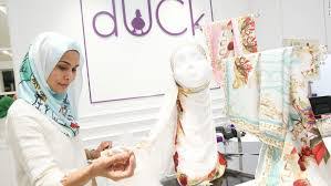 Vivy yusof dikecam kantoi tiru idea design tudung kekasih qi razali nak ciplak pun agak agaklah. Alicia Amin Seru Model Boikot Bekerja Dengan Vivy Yusof Selar Tindakan Ciplak Idea Bawang Rangers