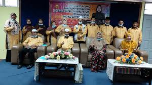 Guru kami, yakni syaikhul islam ibnu taimiyyah, menyebutkan alasannya bahwa jual beli seperti ini mengandung unsur paksaan. Mesyuarat Agung Tahunan Perwakilan Koperasi Guru Quran Tajwid Kedah Kali Ke 32 Tahun 2020 Koperasi Guru Quran Tajwid Kedah Berhad