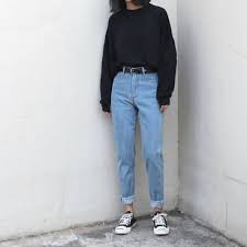 This is the perfect look to rock for breezy summer days. Aesthetic Mom Jeans Outfit Korean Novocom Top
