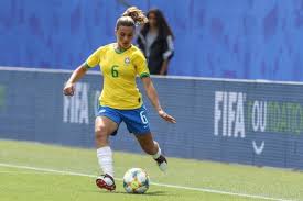 No entanto, a seleção passou em terceiro lugar e deve enfrentar a frança nas oitavas. Tamires A Estrela Da Selecao Que Quase Largou O Futebol Para Ser Mae Fotos R7 Esportes