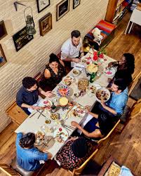 The first 5 minutes — this is during your first impression when you are getting to know someone. 10 Tips For Fascinating Table Talk At Your Next Dinner Party The New York Times