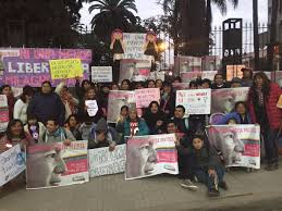 The name translates as 'not one less', meaning that not one more woman should die at the hands of men. In Jujuy Die Kampagne Ni Una Menos Ruft Liberenamilagro