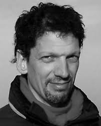 Broadband amplification of 800-nm pulses with a combination of negatively  and positively chirped pulse amplification