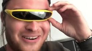 Met jaarlijks meer dan 1000 festivals in de benelux kan je bijna niet meer zonder feest bril! Dumpert Nl Maradonnie Over Zijn Snelle Planga