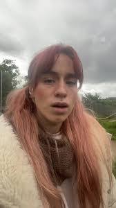 Roseanna Lee's Instagram, Twitter & Facebook