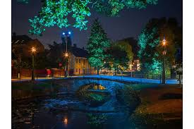 I västsveriges pärla alingsås njuter du av storslagen natur, många badsjöar, ett rikt kulturutbud och mysig stadskärna, där kaféerna duggar tätt bland unika butiker. Lights In Alingsas 2020 Sweden Darc Awards