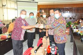 Kebakaran hutan adalah salah satu bencana alam yang dapat merugikan berbagai pihak seperti masyarakat yang bekerja sebagai petani hutan, pabrik. Pengendalian Kebakaran Hutan Dan Lahan Di Provinsi Riau Satuan Kerja Perangkat Daerah Website Resmi Pemerintah Provinsi Riau