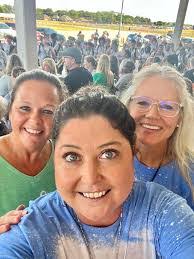 Brooke Trahan's Instagram, Twitter & Facebook