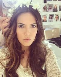 I have two beautiful daughters selena and gracie. Mandy Moore S Instagram From The This Is Us Set Is The Prettiest Hair Look Vogue