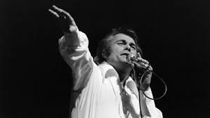 Avec cette belle mélodie alain barrière terminera en 5éme position. Le Chanteur Alain Barriere Interprete De Elle Etait Si Jolie Est Decede A L Age De 84 Ans