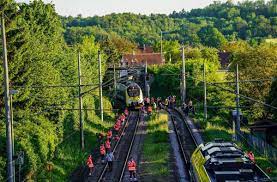 Aktuelle nachrichten, informationen und bilder zum thema zugunglück auf süddeutsche.de. Fotostrecke Todlicher Unfall In Oppenweiler Madchen Wird Von Zug Erfasst Marbach Marbacher Zeitung