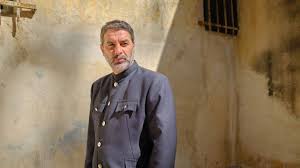 Γεννήθηκε την 1 ιανουαρίου του 1904 και μεγάλωσε στο θησείο. Basilhs Mpismpikhs Apokalyptei Ton Logo Poy Apoxwrhse Apo Ta Korfiatika Brabeia Znews