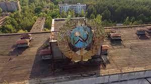 People take pictures of the new safe confinement sarcophagus at chernobyl. Chernobyl Disaster The Meltdown By The Minute History