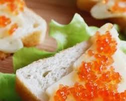 Recette De Toasts Aperitifs De Noel Au Caviar Et Emmental Recette Toast Aperitif Aperitif Alimentation