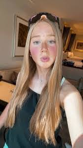 Rena Bledsoe's Instagram, Twitter & Facebook