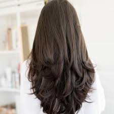 Ujung rambut yang kering dan bercabang menjadi salah satu masalah yang kerap dihadapi oleh banyak wanita akibat coba ikuti tips dari para penata rambut ini! Trend Hits Ini 8 Model Rambut Layer Yang Wajib Kamu Coba Everbest Shoes
