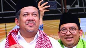 Ketika semuanya terbukti bahwa ibunda atiqah hasiholan tidak mengalami penganiayaan, dan polisi menyebut ratna sarumpaet melakukan operasi plastik, tompi menyebutkan kalau fadli. Jokowi Beri Tanda Jasa Ke Fadli Zon Fahri Hamzah Mahfud Md Dapat Bintang Mahaputera Nararya Tribunnewsmaker Com