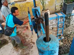 Check spelling or type a new query. Cerita Soleh Curug Ece Menjaga Kebersihan Sungai Cikapundung Kolot