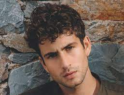 Scopriamo insieme alcuni tagli di capelli ricci per uomo. Orrore Unravel Uomo Daffari Taglio Corto Capelli Ricci Uomo Spedizione Galassia Ecclesiastico