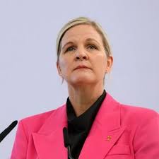 Helene Mayer, la fiorettista ebrea che gareggiava per Hitler a Berlino 1936  e aprì la strada a Owens