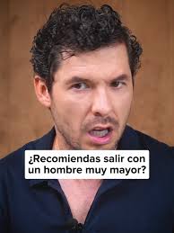 Cuando a tu amiga le gustan muy mayores