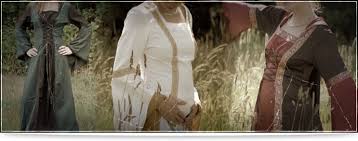 Ein wahrer blickfang ist dieses. Mittelalter Kleider Fur Die Maid Drachenhort