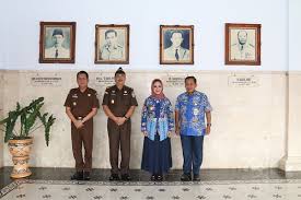 Kesetiaan yang bersumber pada rasa jujur, baik terhadap tuhan yang maha esa, diri pribadi dan keluarga maupun. Selamat Datang Kepala Kejaksaan Negeri Tegal Pemerintah Provinsi Jawa Tengah