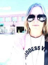 Tara Riddle's Instagram, Twitter & Facebook