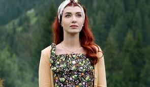 İki kız ve birde erkek kardeşi vardır. Bad News From Aslihan Guner Who Played The Role Of North Star First Love Her Father Lost Her Life S War